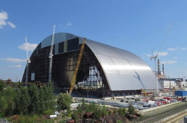 На четвертый энергоблок ЧАЭС начали надвигать арку нового укрытия
