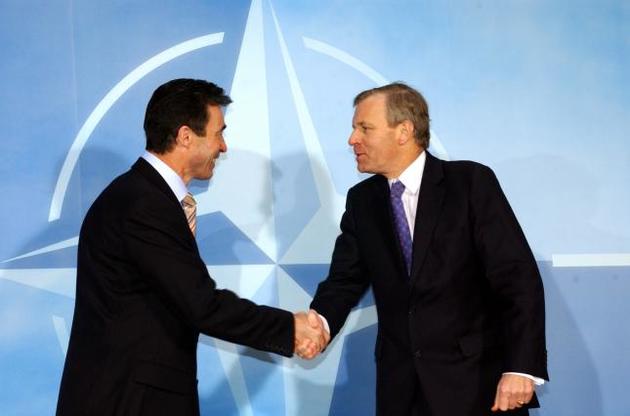 Схеффер і Расмуссен закликають провести саміт НАТО одразу після інавгурації Трампа.