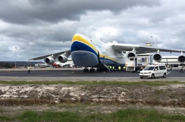 Украинский самолет-гигант "Мрия" перевез рекордный груз