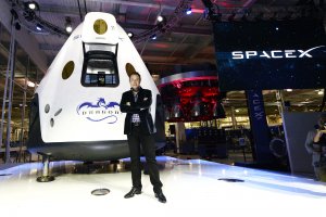 SpaceX планує запустити мережу супутників для роздачі інтернету