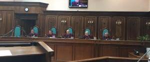 Конституционный суд приступил к рассмотрению "языкового" закона Кивалова-Колесниченко