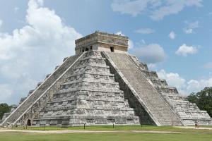 Археологи виявили всередині храму Кукулькана ще одну піраміду