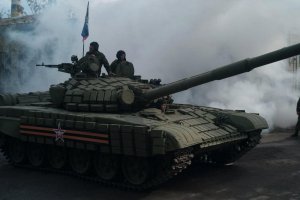 Террористы обстреляли Широкино из танка и минометов