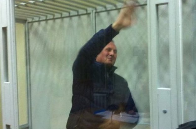 Печерський суд продовжить розглядати продовження арешту Єфремова в понеділок.