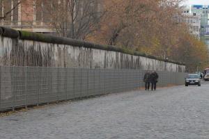 В Германии построили новую "Берлинскую стену" против беженцев