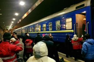 Медики забрали с киевского вокзала 18 детей с отравлением, трое – в тяжелом состоянии