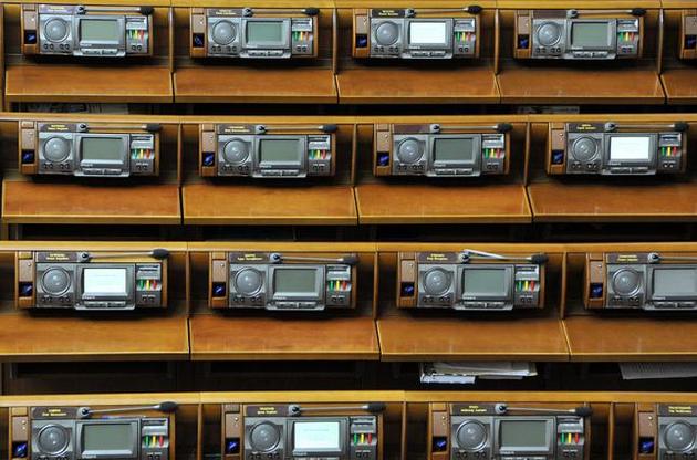 Нова порція соціології: партія Рабиновича-Мураєва з-під стін НБУ проходить у Раду