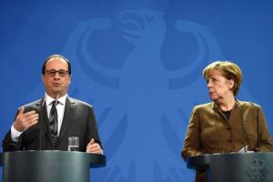 Меркель і Олланд запропонували продовжити санкції проти Росії