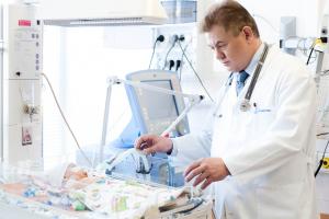 Пульс крихітного серця, або Як в Інституті Амосова рятують життя живих і ненароджених