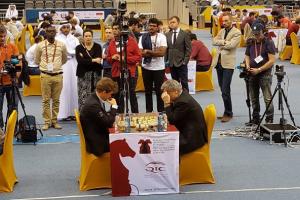 Украинец Иванчук обыграл чемпиона мира по шахматам Карлсена