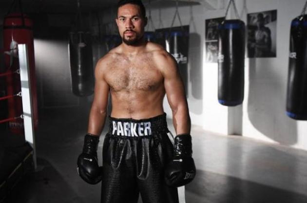 Паркер є чемпіоном світу за версією WBO в суперважкій вазі