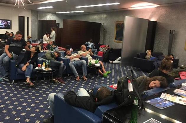 Українці три доби провели в аеропорту Шарджі