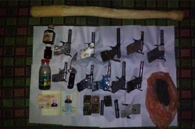 Поліція вилучила 11 саморобних пістолетів у пенсіонера в Одеській області