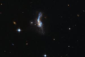 "Хаббл" зробив знімок галактик, що зливаються