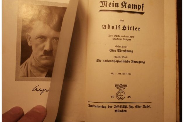 Книга Mein Kampf стала бестселлером в Германии