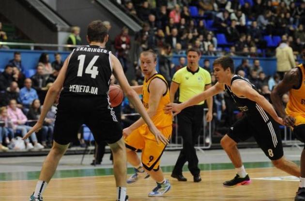 "Будивельник" дома переиграл "Черкасские Мавпы"