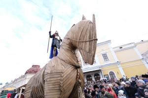 Троянский конь, медведь и пират: лучшие образы "Маланка-фест" на Буковине