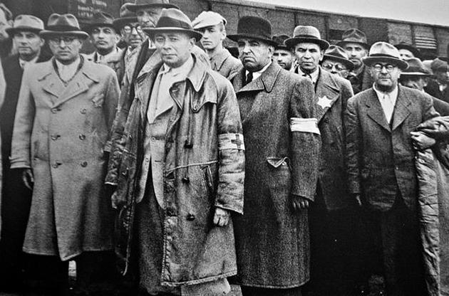 Закарпатские евреи в концлагере Аушвиц. Мужская группа. Аушвиц, 1944