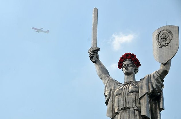 В УІНП вважають, що говорити про декомунізацію радянських свят поки що зарано