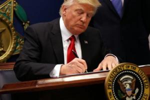 Трамп подписал указ о резком сокращении регулирования бизнеса