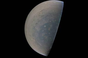 "Юнона" сделала снимок южного полюса Юпитера