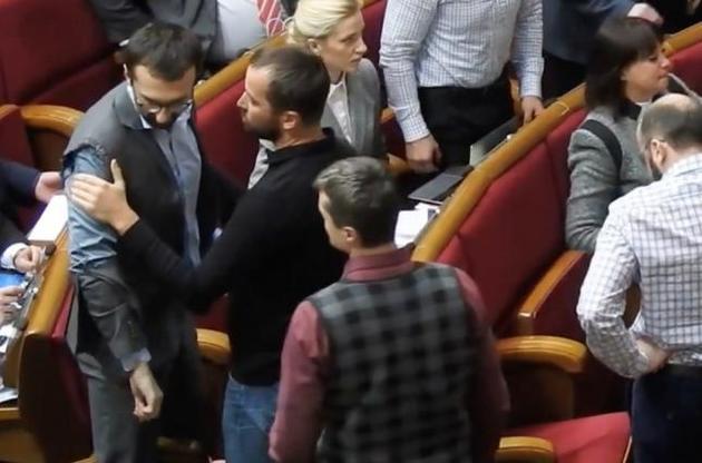 Лещенко во время драки порвали пиджак