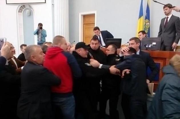 В облсовете дерутся из-за языка