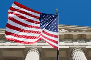От гражданства США отказалось рекордное количество американцев - Bloomberg