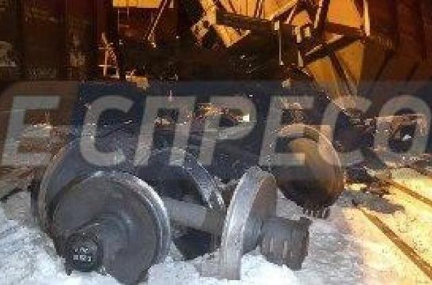 У Києві зіткнулися два вантажні потяги