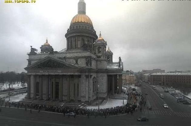 Около 3 тысяч жителей Петербурга вышли на защиту Исаакиевского собора от РПЦ