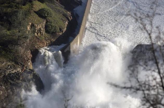Влада Каліфорнії виписали ордери на евакуацію жителів восьми міст