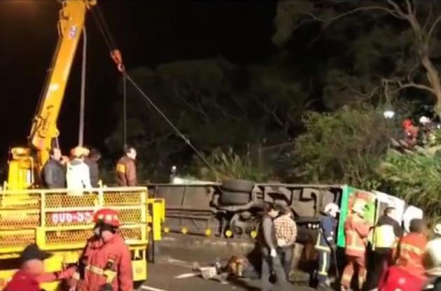 В Тайване разбился туристический автобус, погибло не менее 32 человек