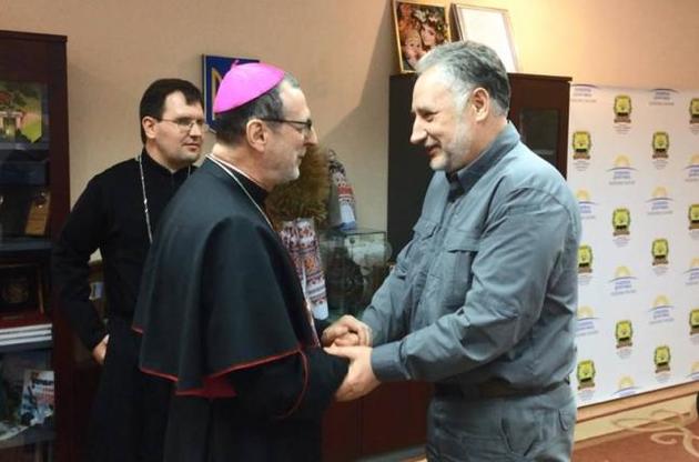 Папський нунцій передав допомогу Донбасу