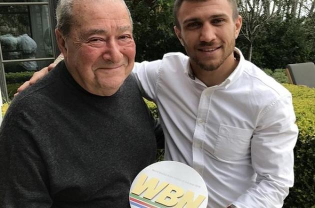 Арум вручив нагороду Ломаченку