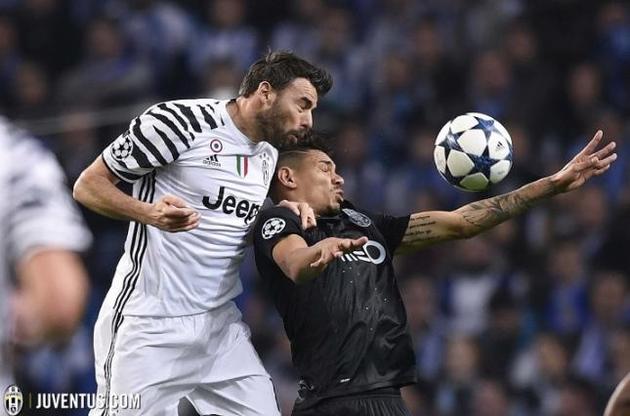 "Ювентус" воспользовался удалением игрока "Порту"