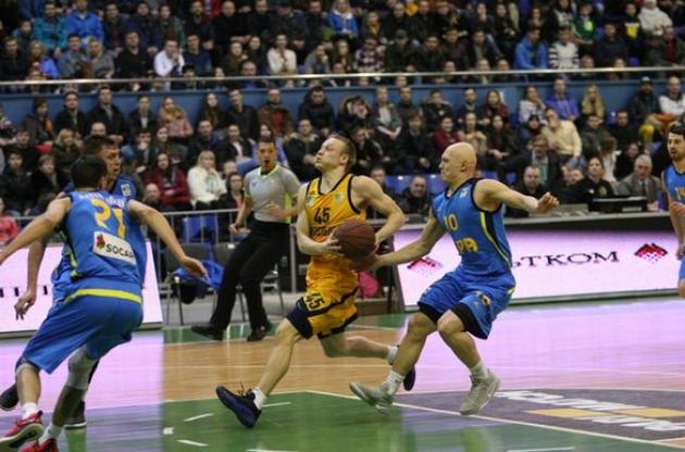 &quot;Будівельник&quot; легко пройшов у фінал