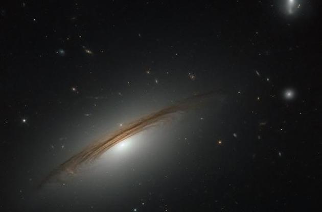 "Хаббл" зробив знімок "гібридної" галактики