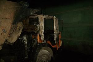 При обстреле боевиками автопарка агрохолдинга в Талаковке уничтожен грузовик и повреждены трактора