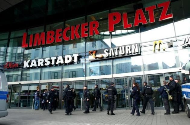 Полиция оцепила торговый центр