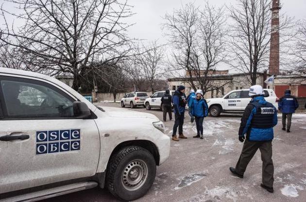 В Донбасі біля авто ОБСЄ розірвались міни