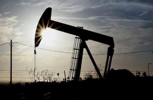 Нефть дешевеет на данных об увеличении буровой активности в США