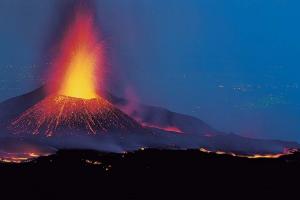 На Сицилии третий раз за месяц проснулся вулкан Этна