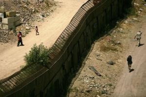 Трамп попросил у Конгресса денег на строительство стены на границе с Мексикой