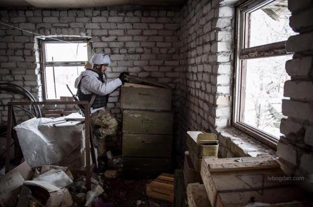 За минулу добу терористи обстріляли українські позиції на Сході України 77 разів