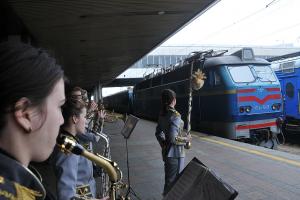 В Киеве торжественно встретили пятый волонтерский поезд "Трухановская Сечь"