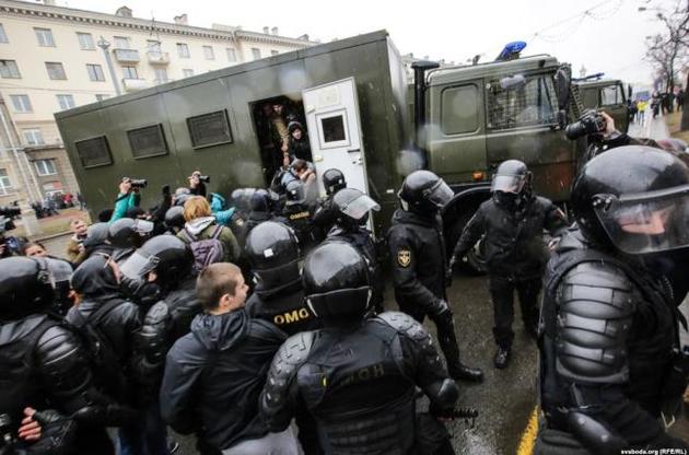 У Мінську українця заарештували на 15 діб за участь у протестах
