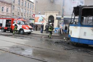 В Запорожье на одной из остановок сгорел трамвай
