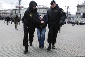 Розгін протестної демонстрації в Мінську ускладнить Лукашенку діалог із Заходом – думка