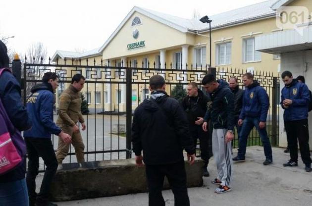 Три отделения «Сбербанка» еще заблокированы