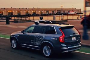 Uber приостановила испытания беспилотных автомобилей